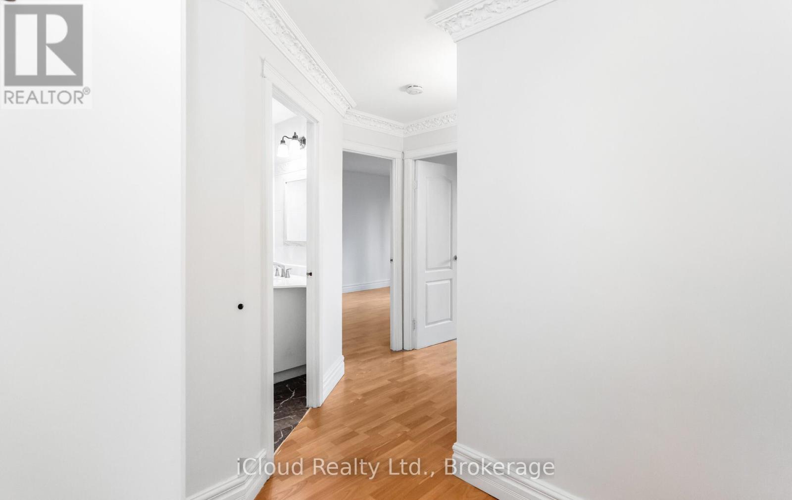 837 - 33 HARBOUR SQUARE