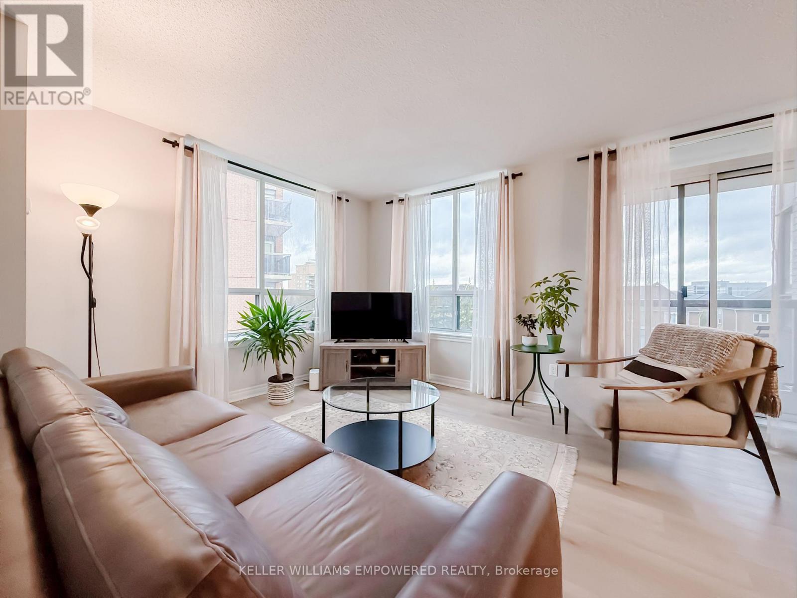 302 - 51 TIMES AVENUE