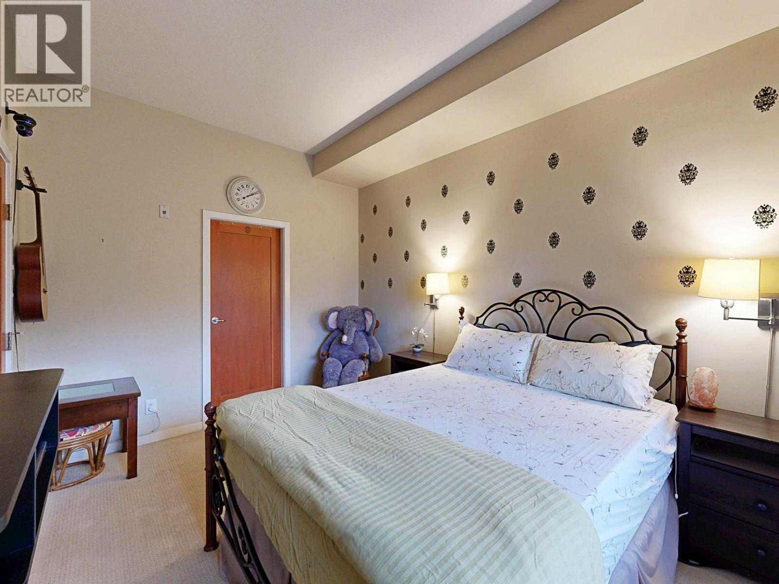 208 250 SALTER STREET