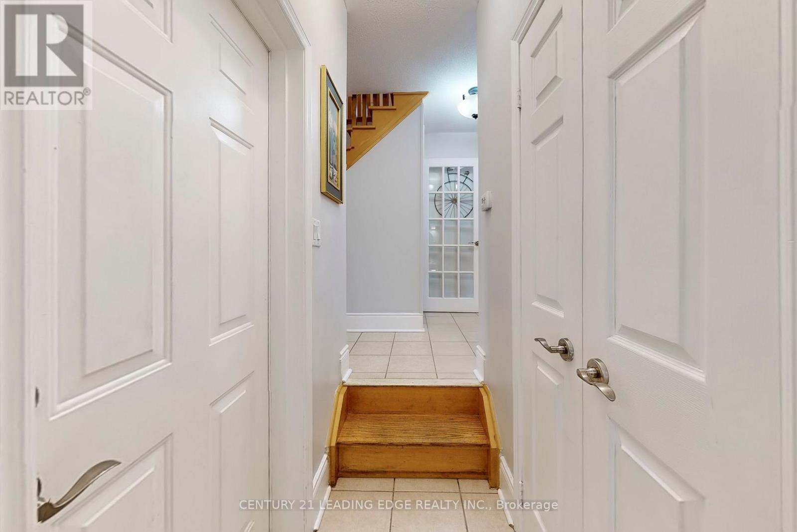 21 WATKINS GLEN CRESCENT