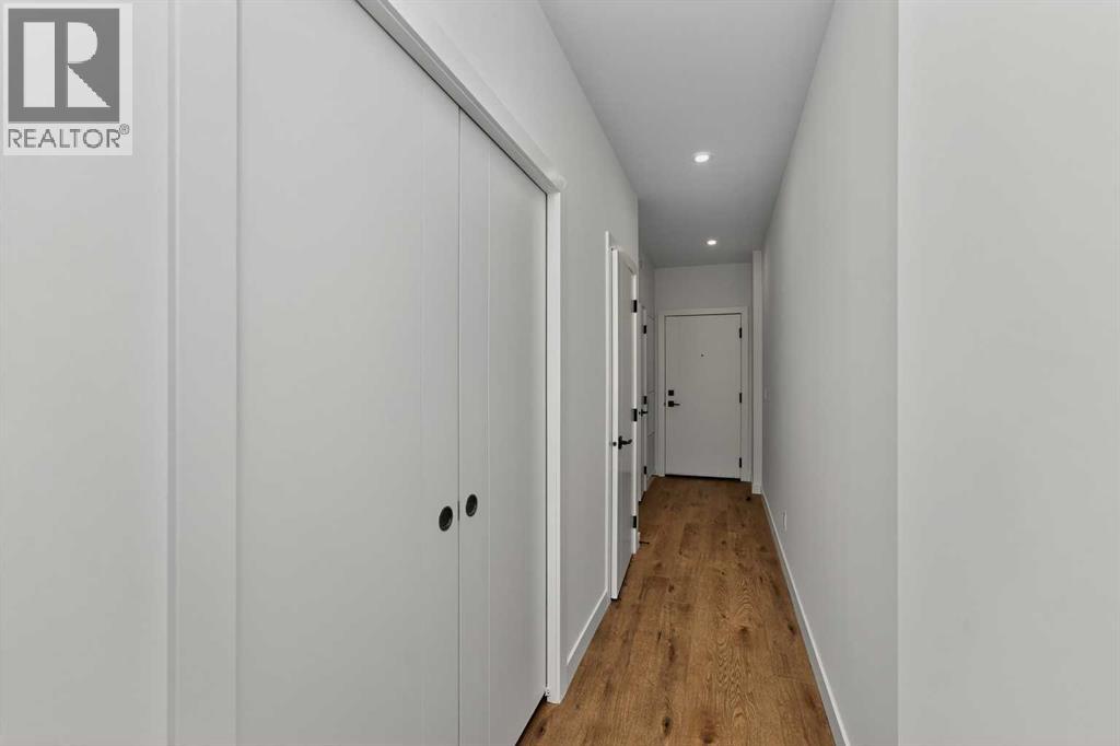 638, 110 18A Street NW