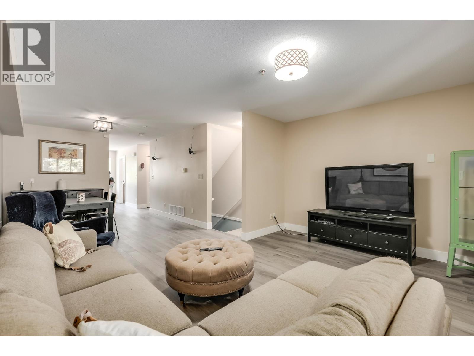 39 1268 RIVERSIDE DRIVE