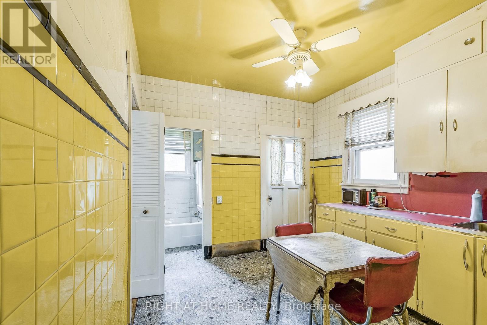 182 BALMORAL AVENUE S