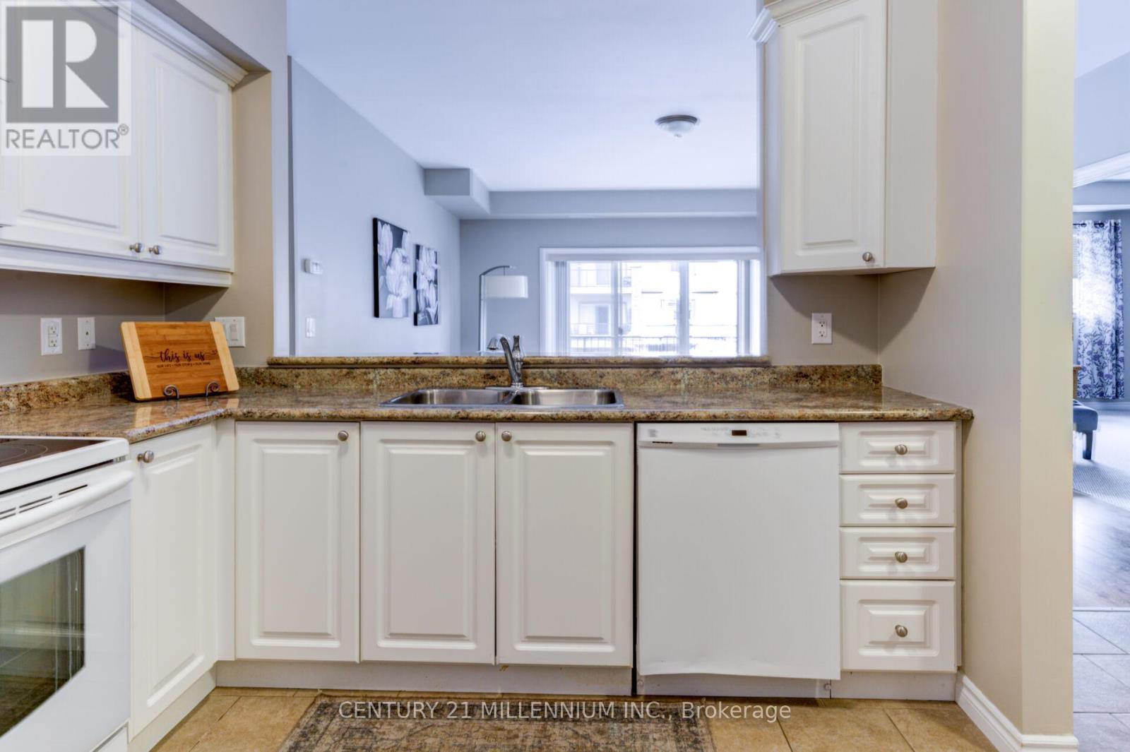 208 - 19A YONGE STREET N