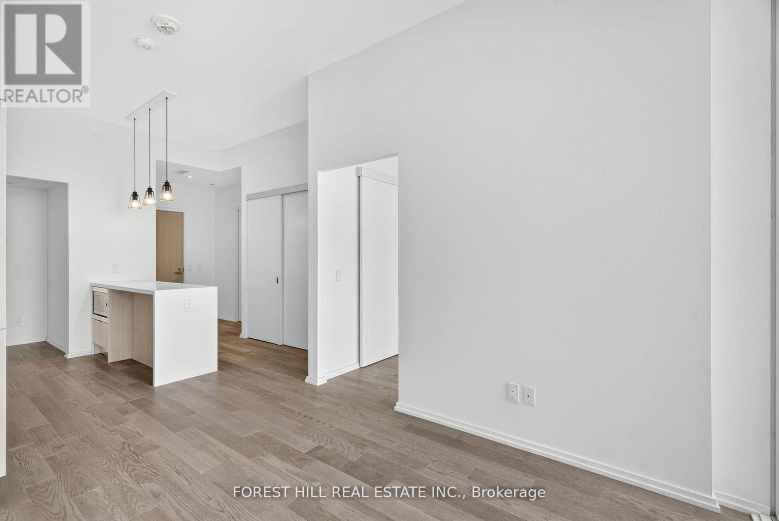 1241 - 8 HILLSDALE AVENUE E