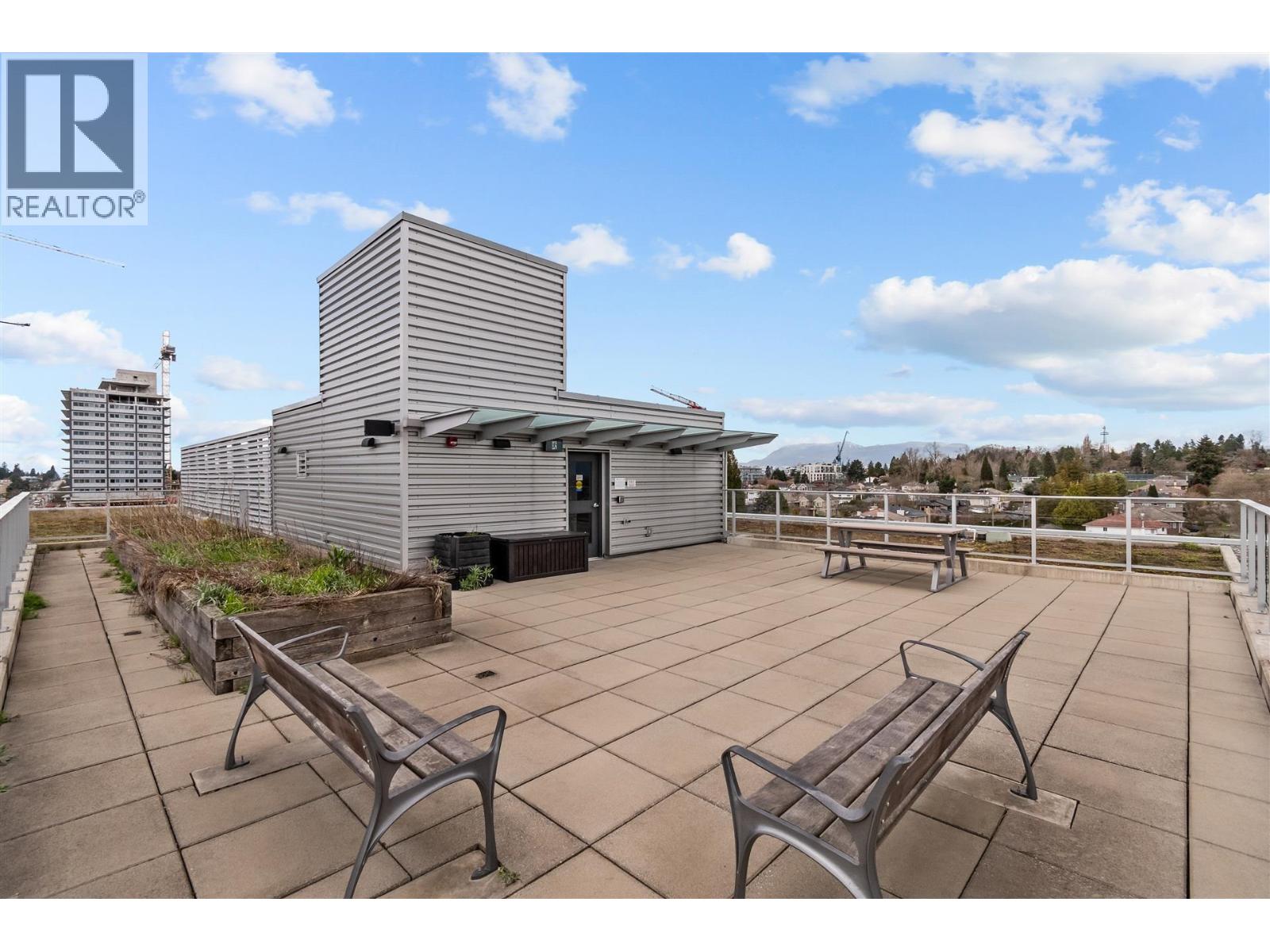 207 5693 ELIZABETH STREET