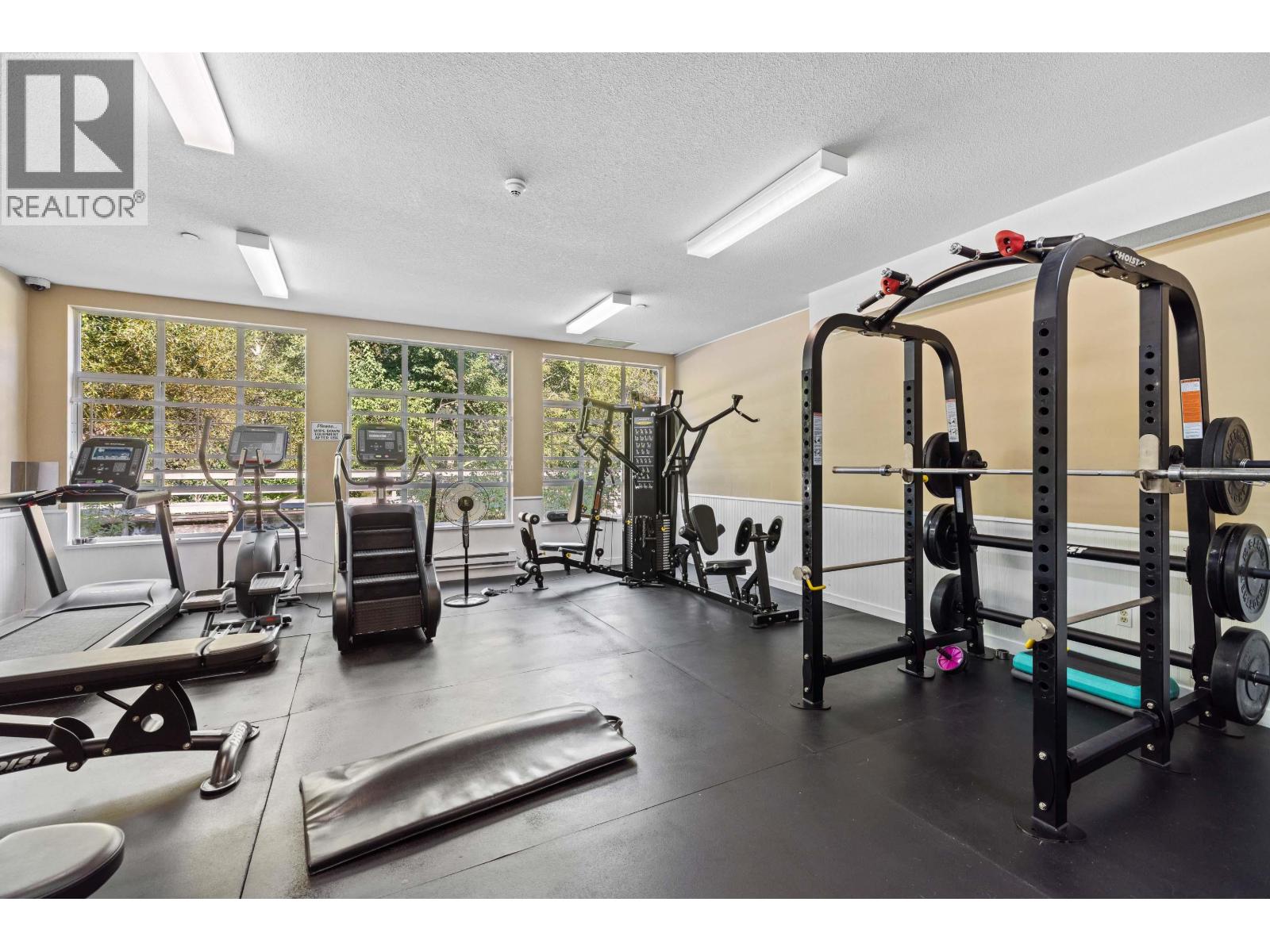 208 2551 PARKVIEW LANE