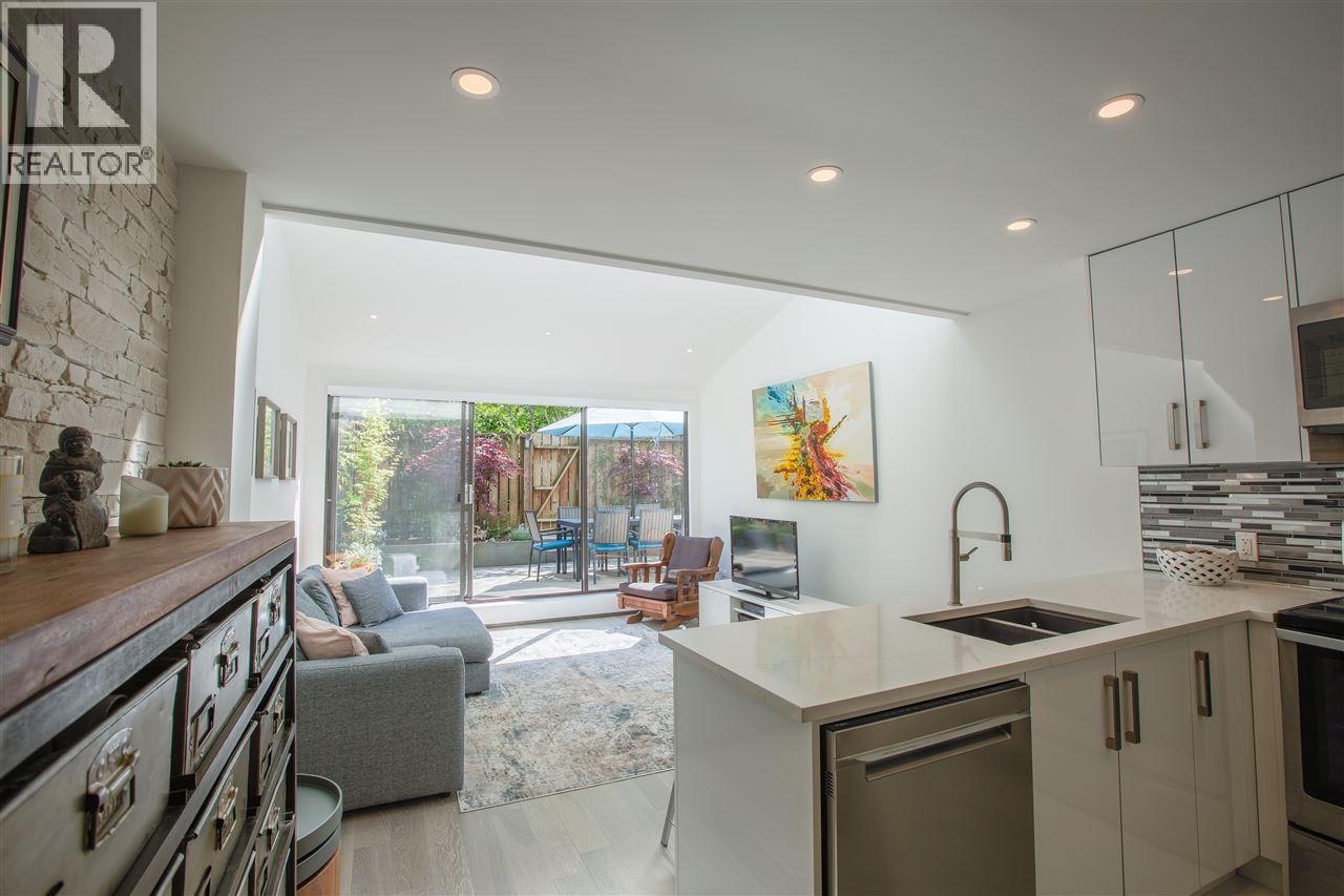 106 1745 ESQUIMALT AVENUE