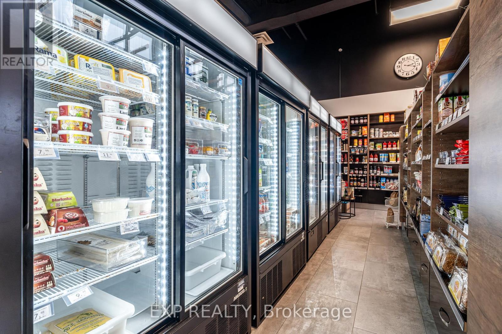 115-116 - 1884 MERIVALE ROAD