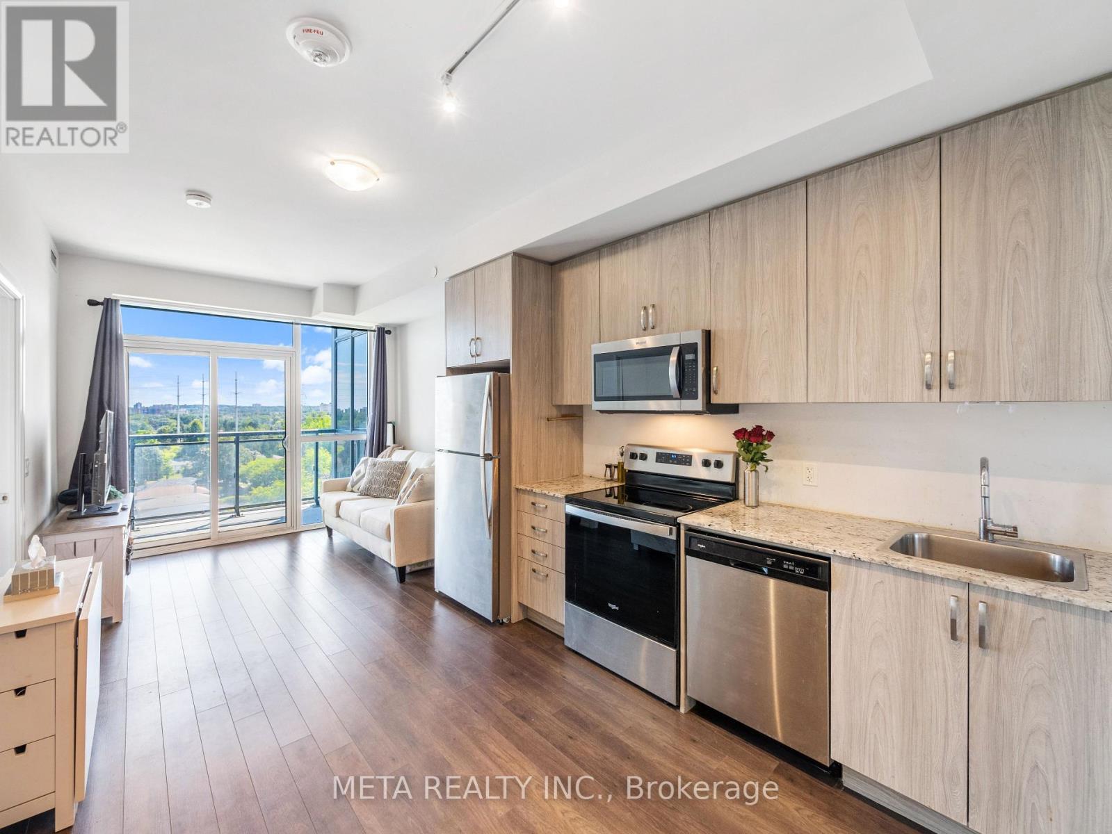 908 - 10 MEADOWGLEN PLACE