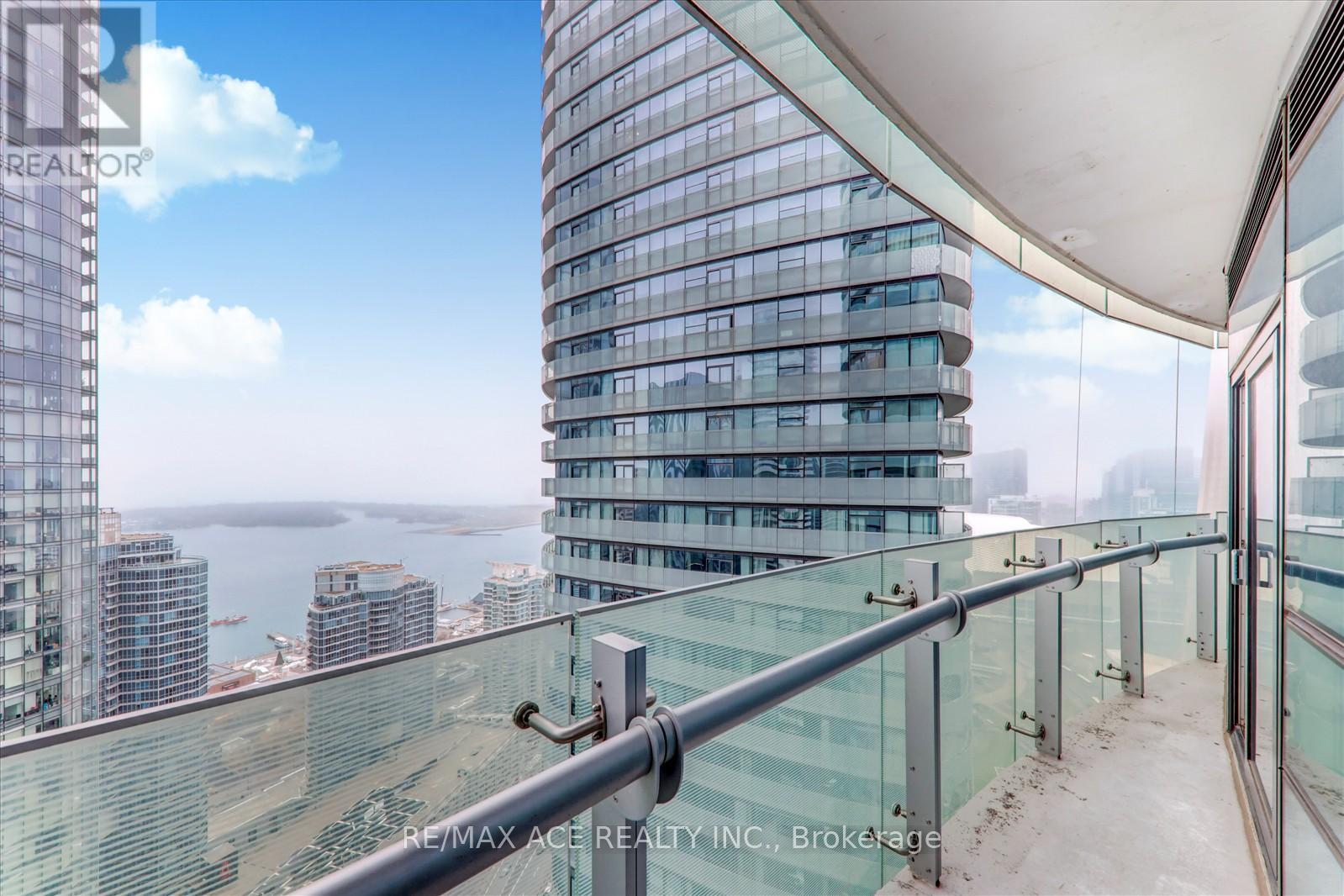 3905 - 14 YORK STREET