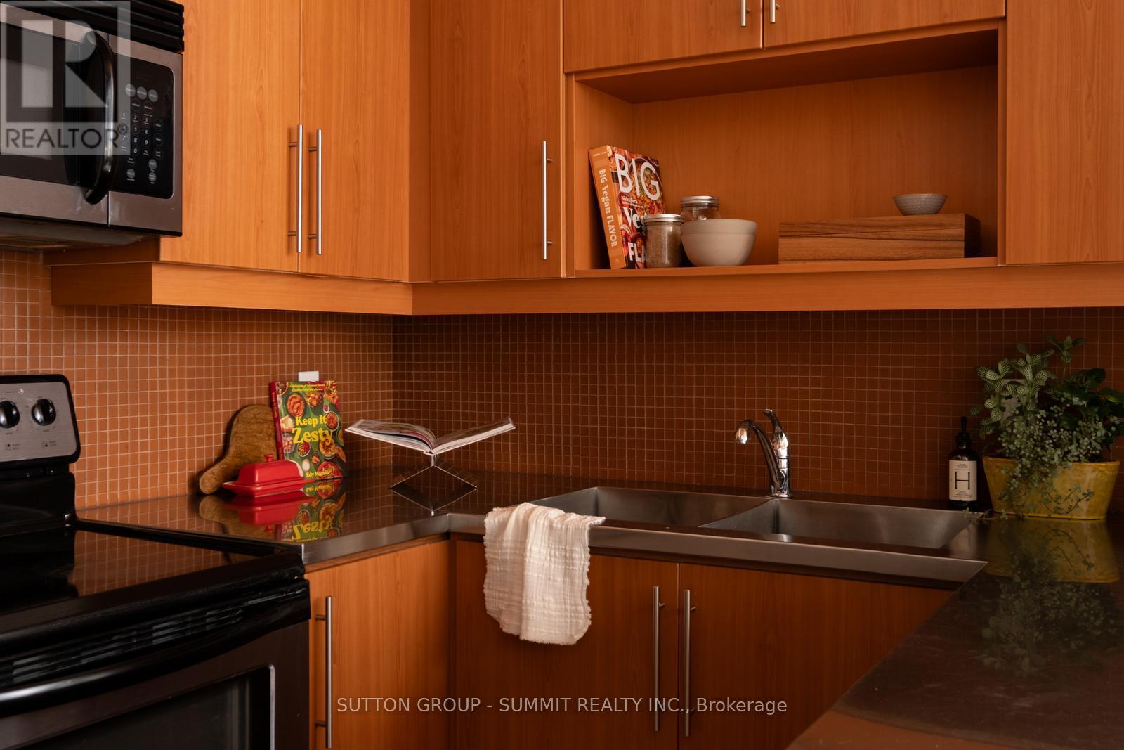 PH5 - 2154 DUNDAS STREET W