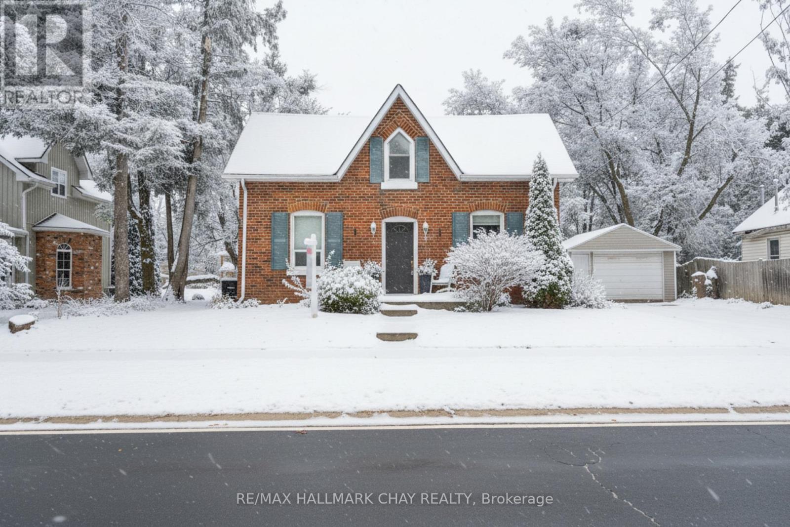 2088 VICTORIA STREET