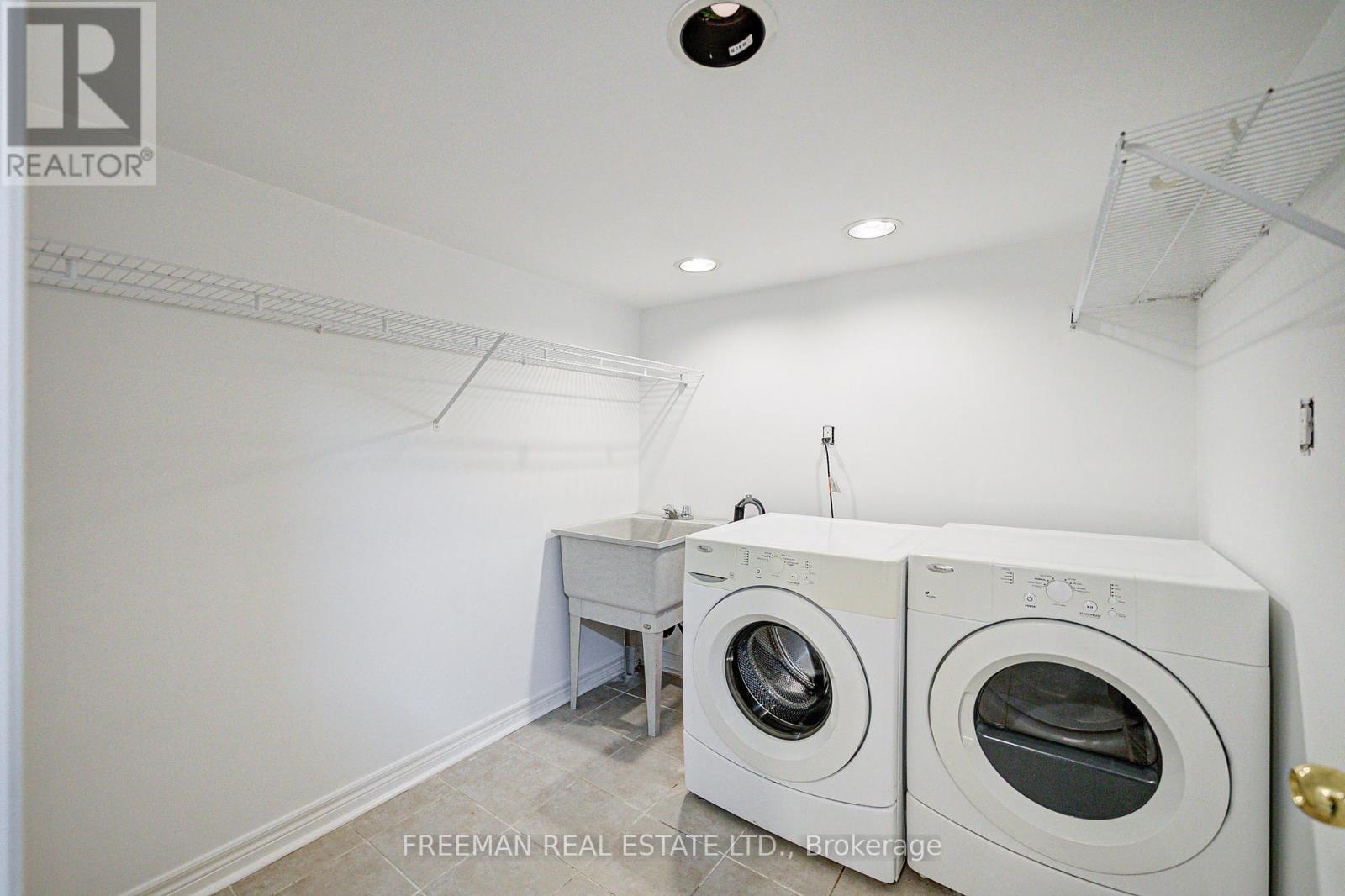 1528 KNARESWOOD DRIVE