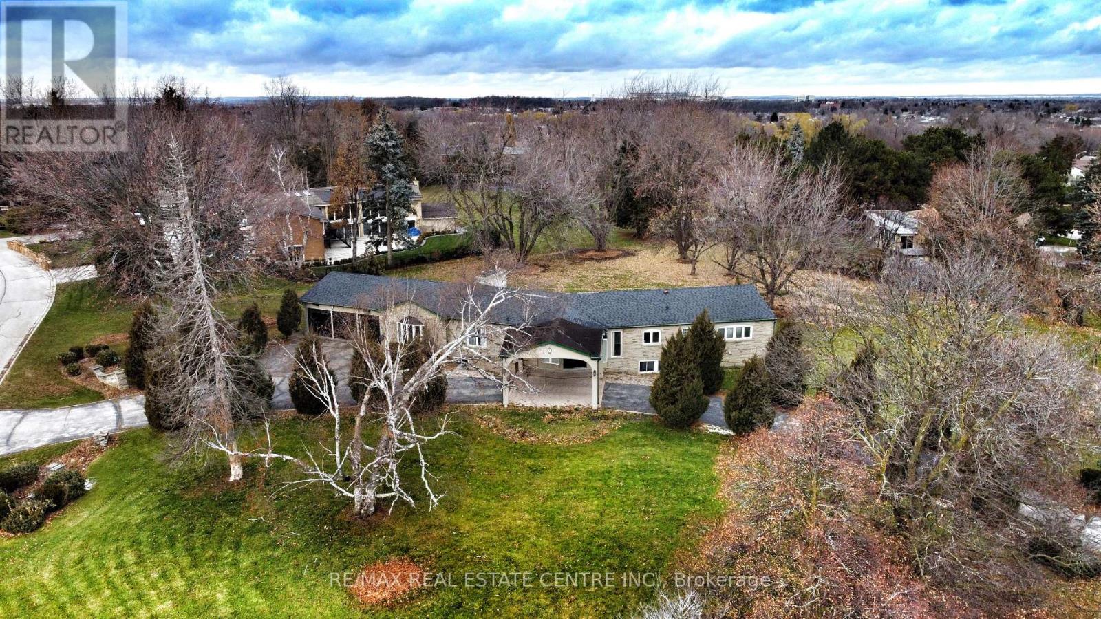 20 CRESCENT HILL DRIVE N