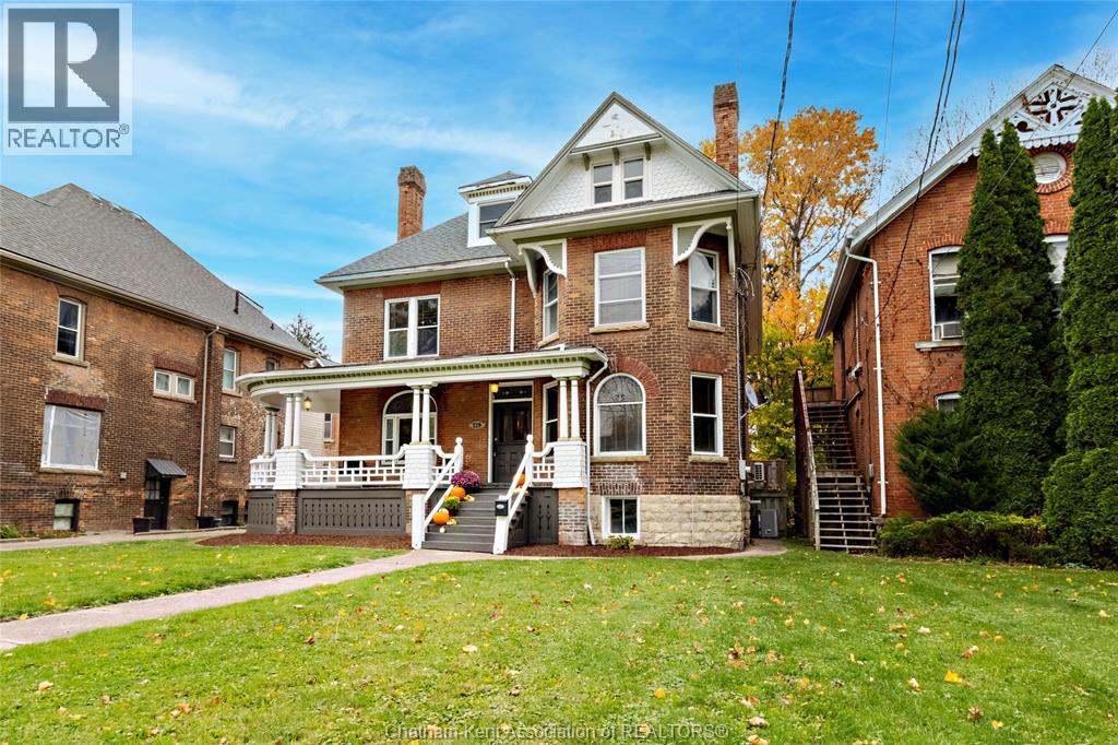 129 William STREET South