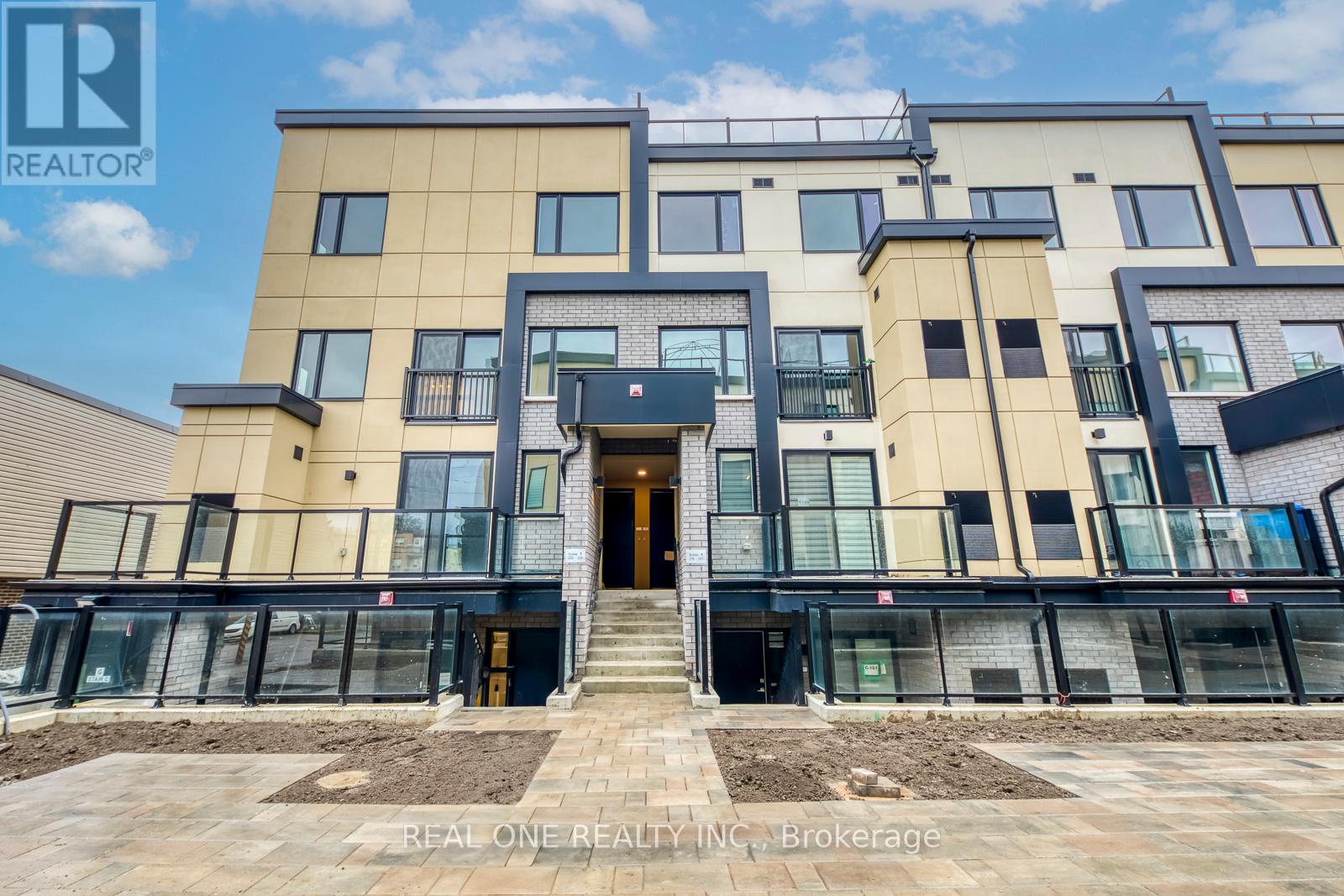 C221 - 1660 VICTORIA PARK AVENUE