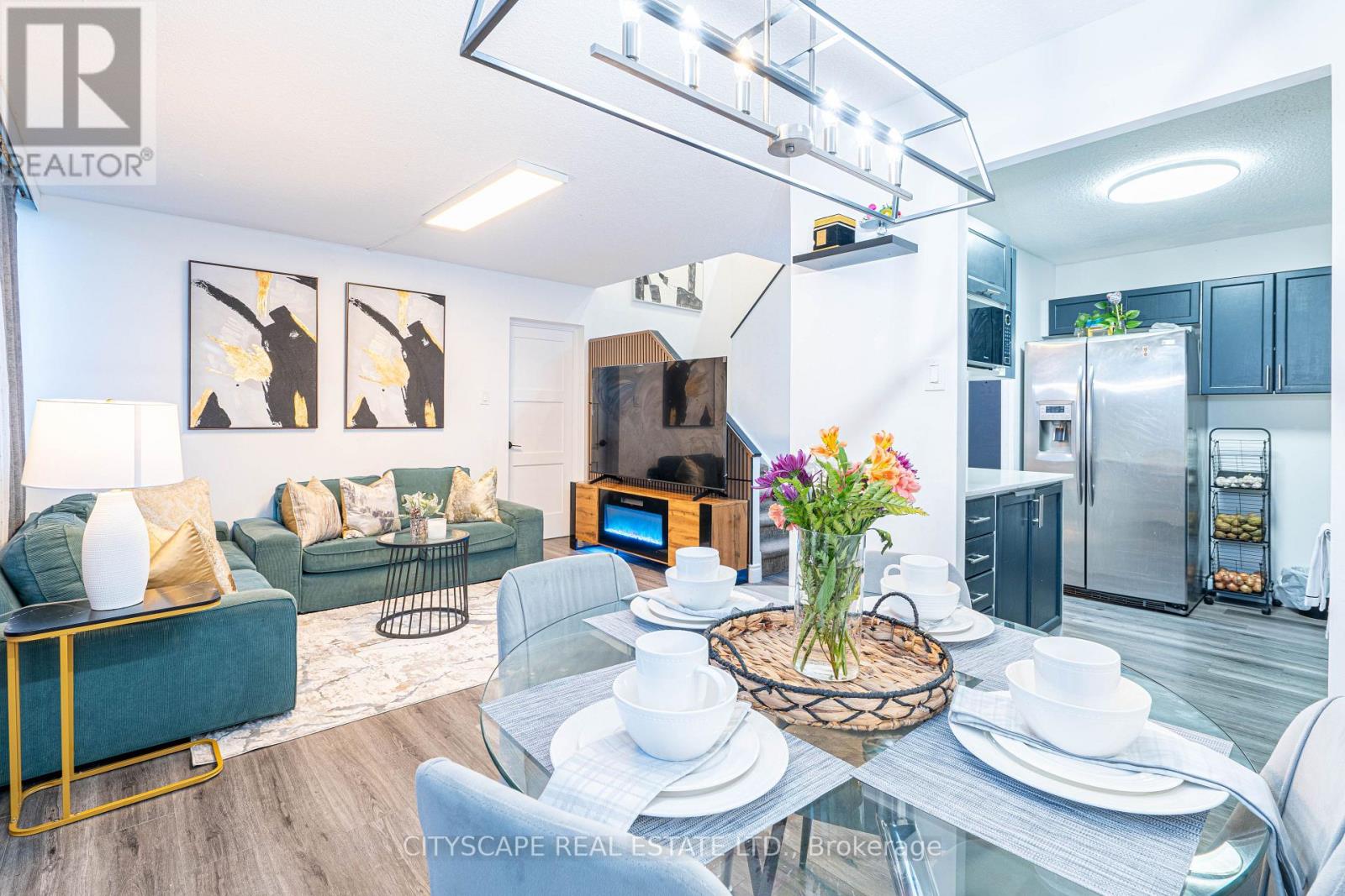 115 - 2121 ROCHE COURT