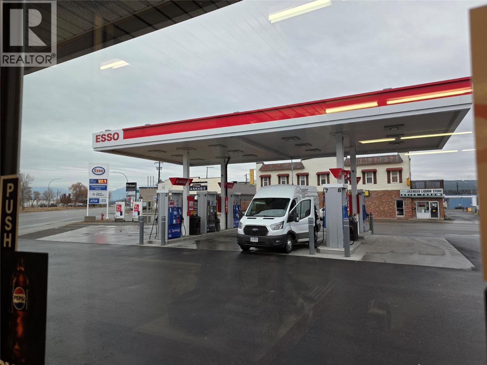 22 Van Horne Street S