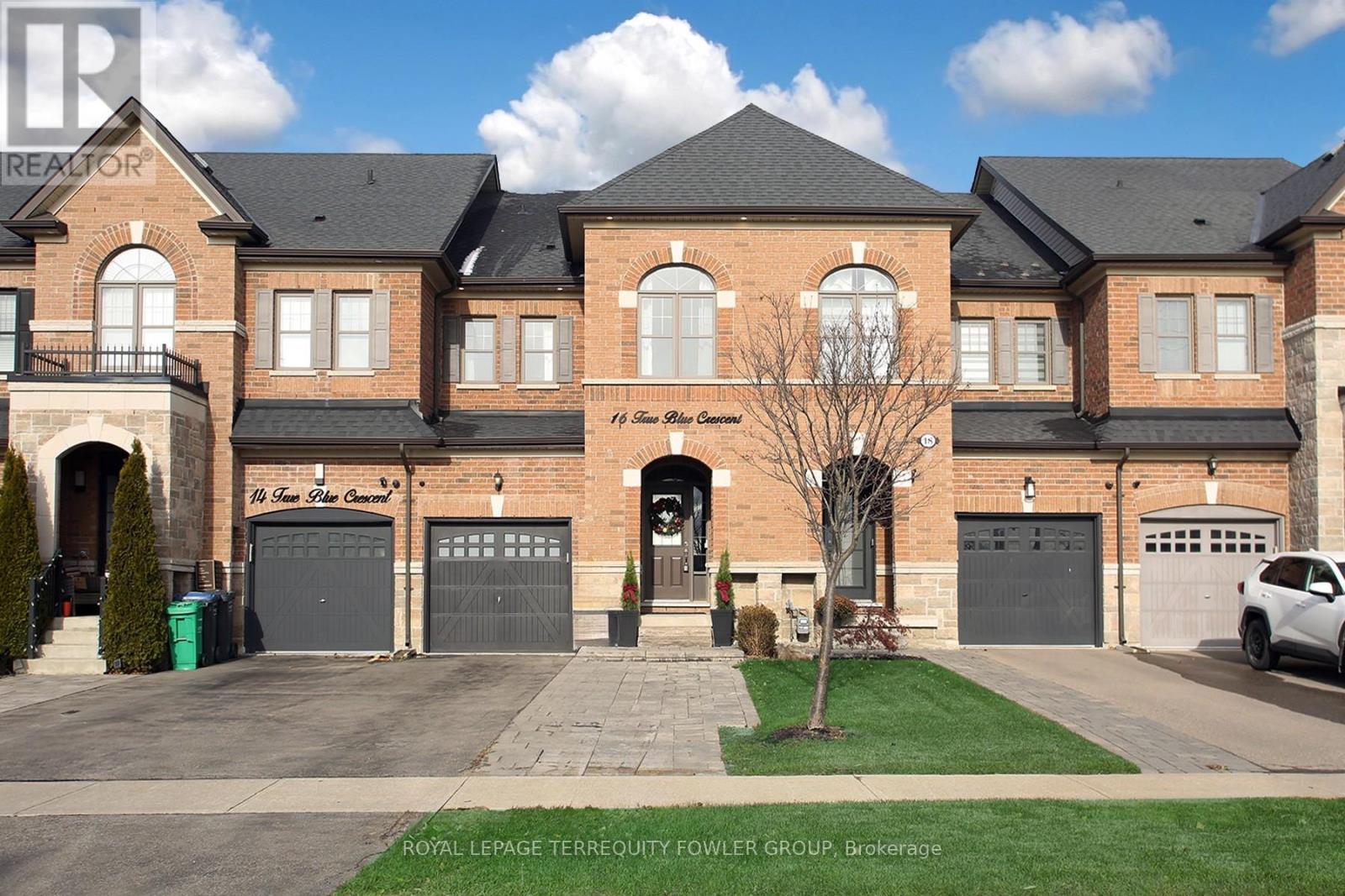 16 TRUE BLUE CRESCENT