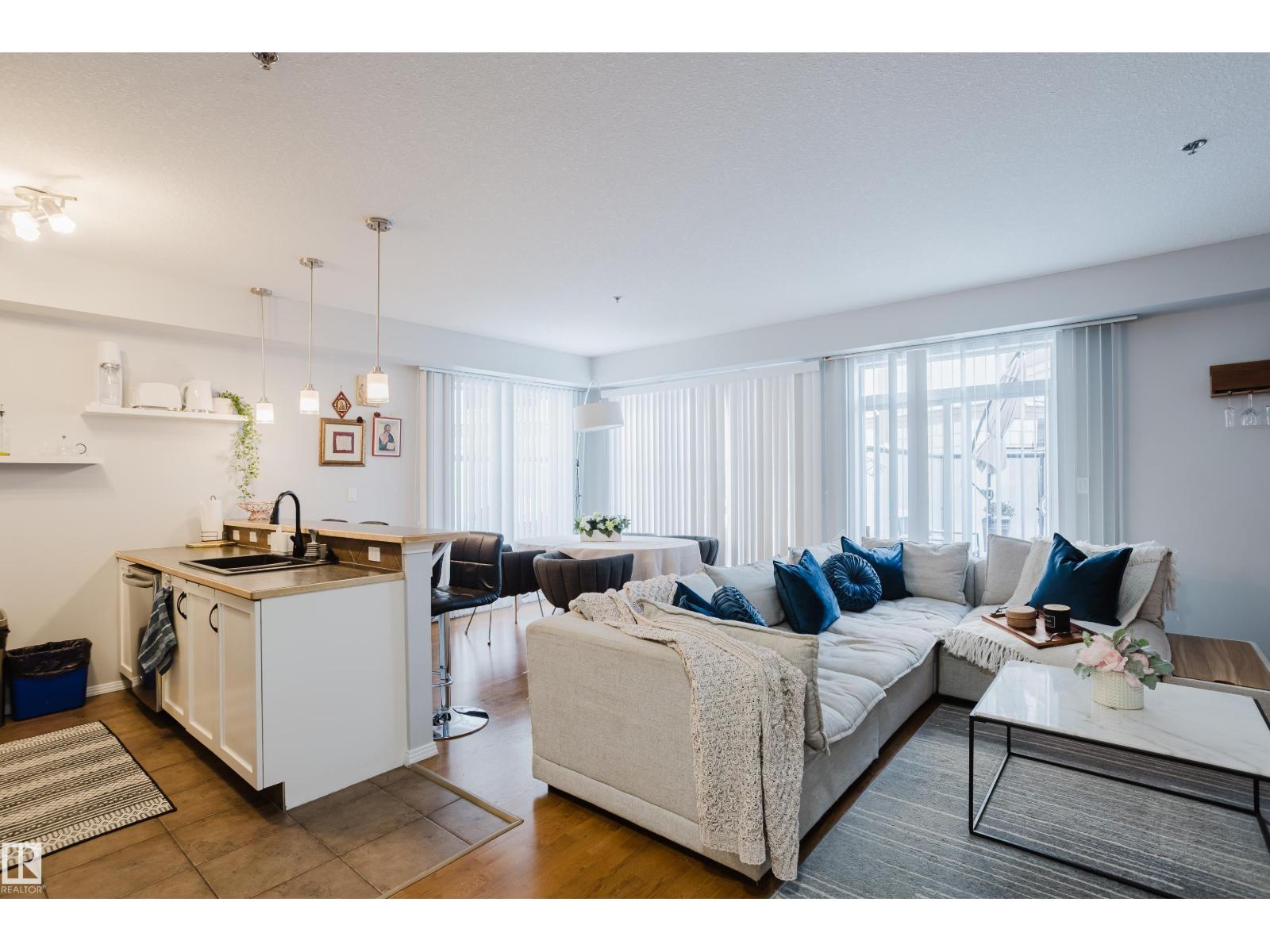 #140 4827 104A ST NW