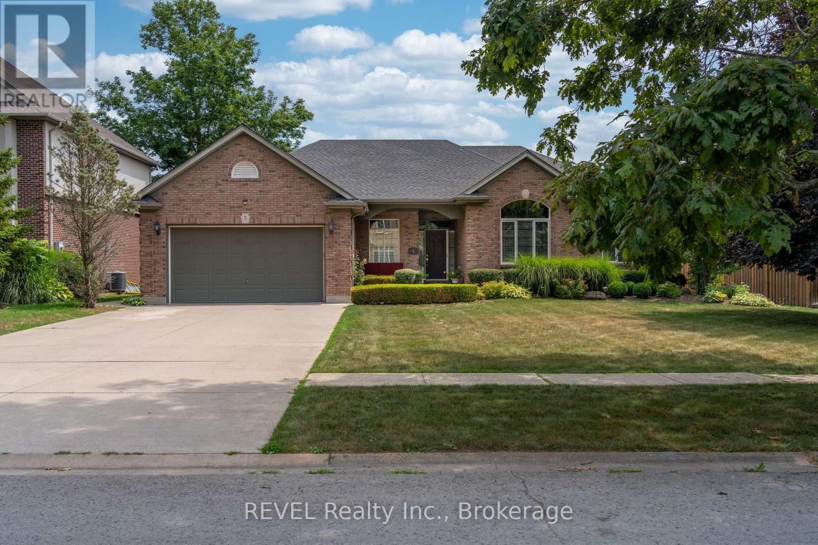 5 BEECHWOOD CRESCENT