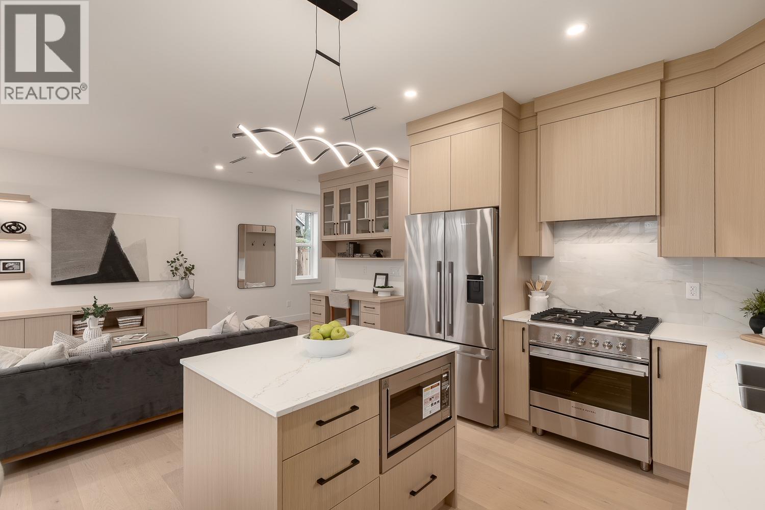 2 3506 E PENDER STREET