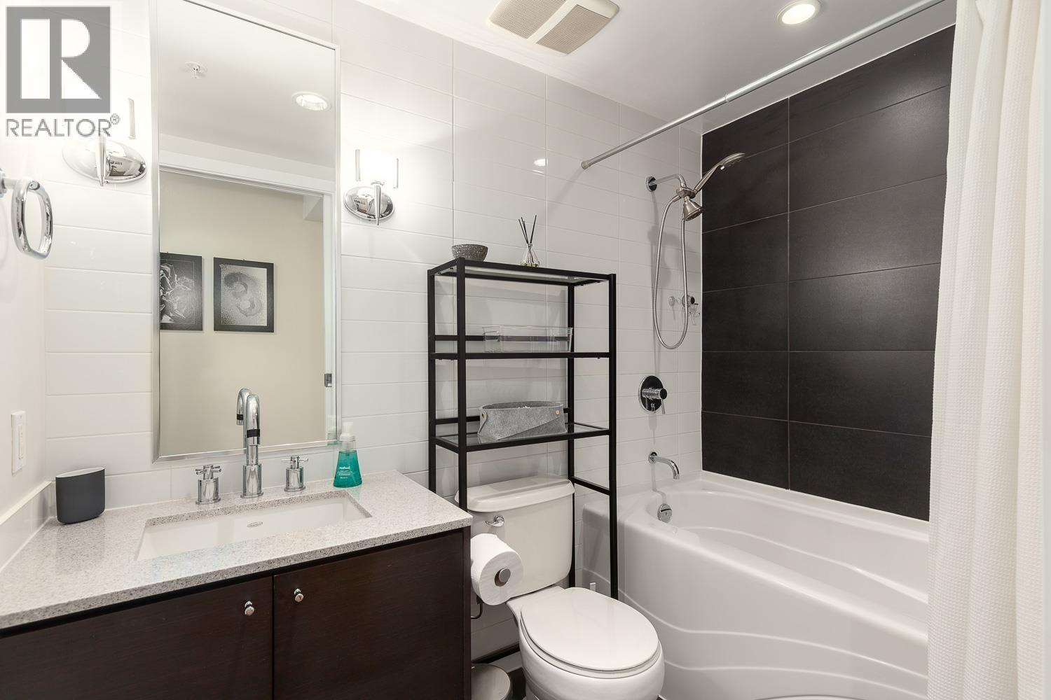 PH803 988 RICHARDS STREET