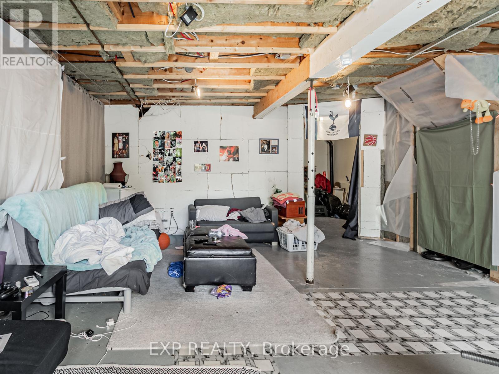 64 - 2050 UPPER MIDDLE ROAD