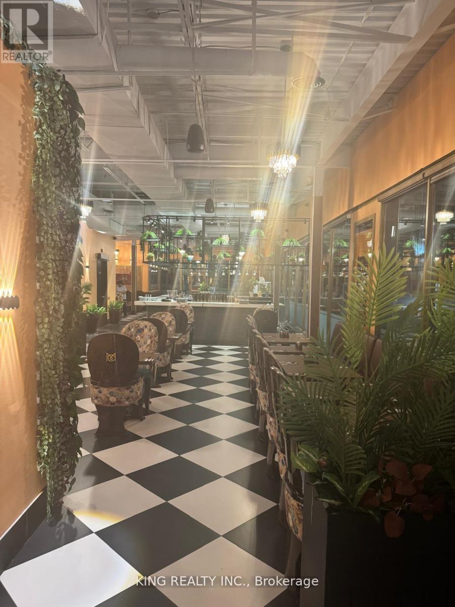 R170 - 2 COUNTY CRT BOULEVARD