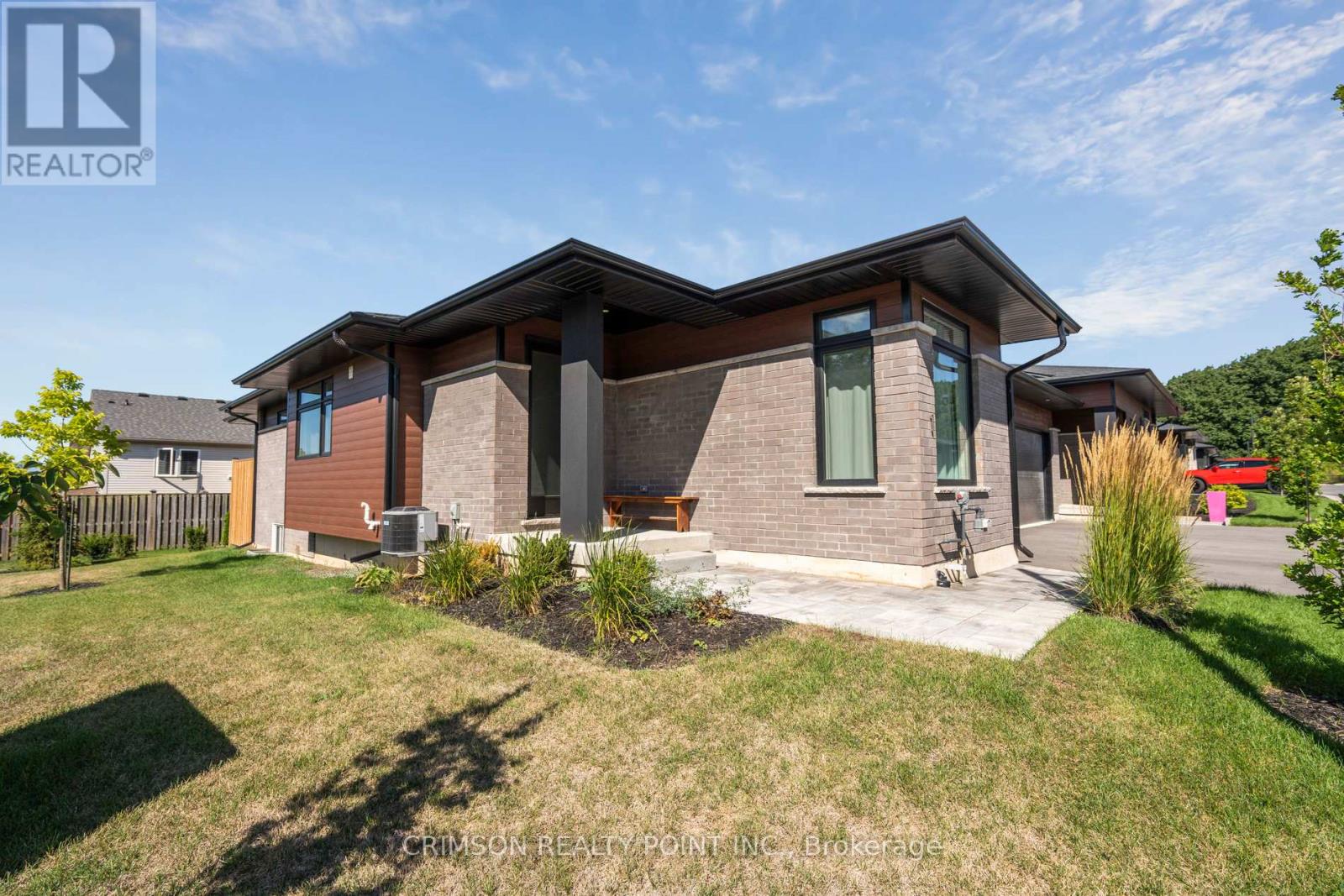 1 - 300 RICHMOND STREET