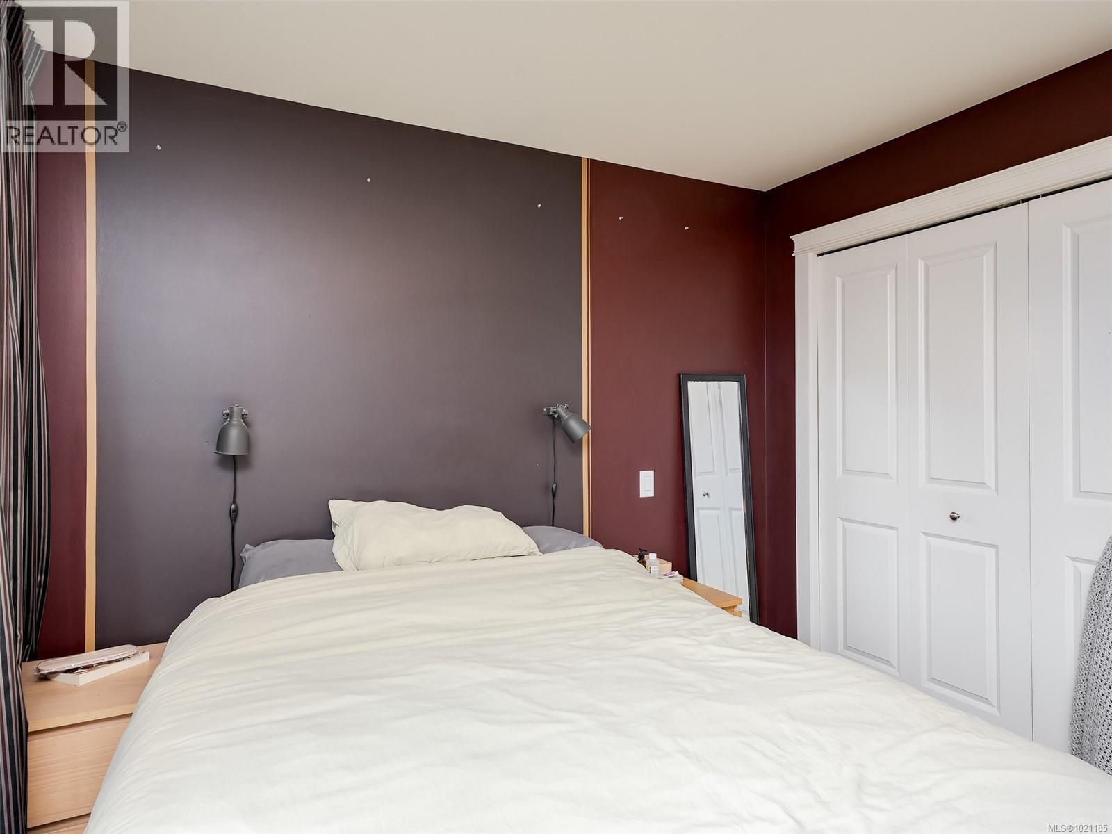 409 1405 Esquimalt St