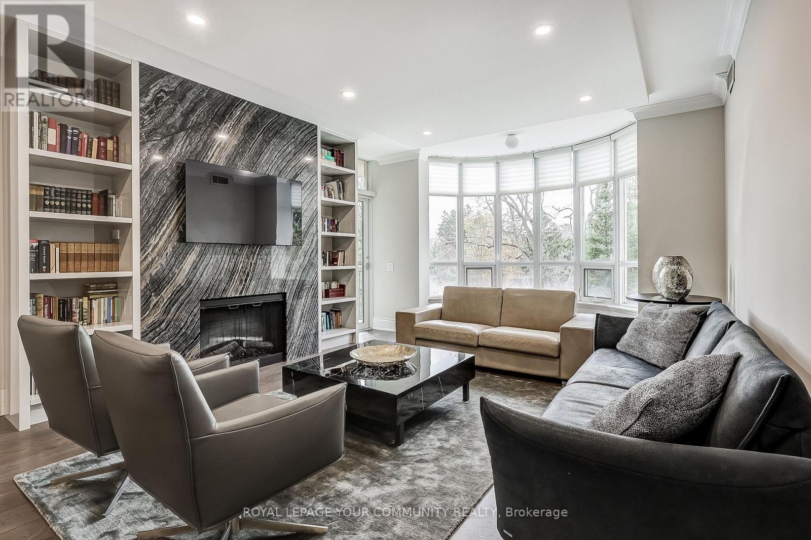 304 - 7071 BAYVIEW AVENUE