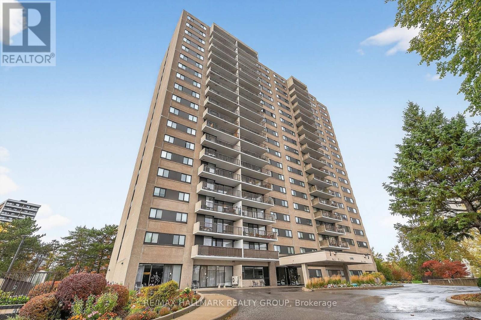 1702 - 1195 RICHMOND ROAD