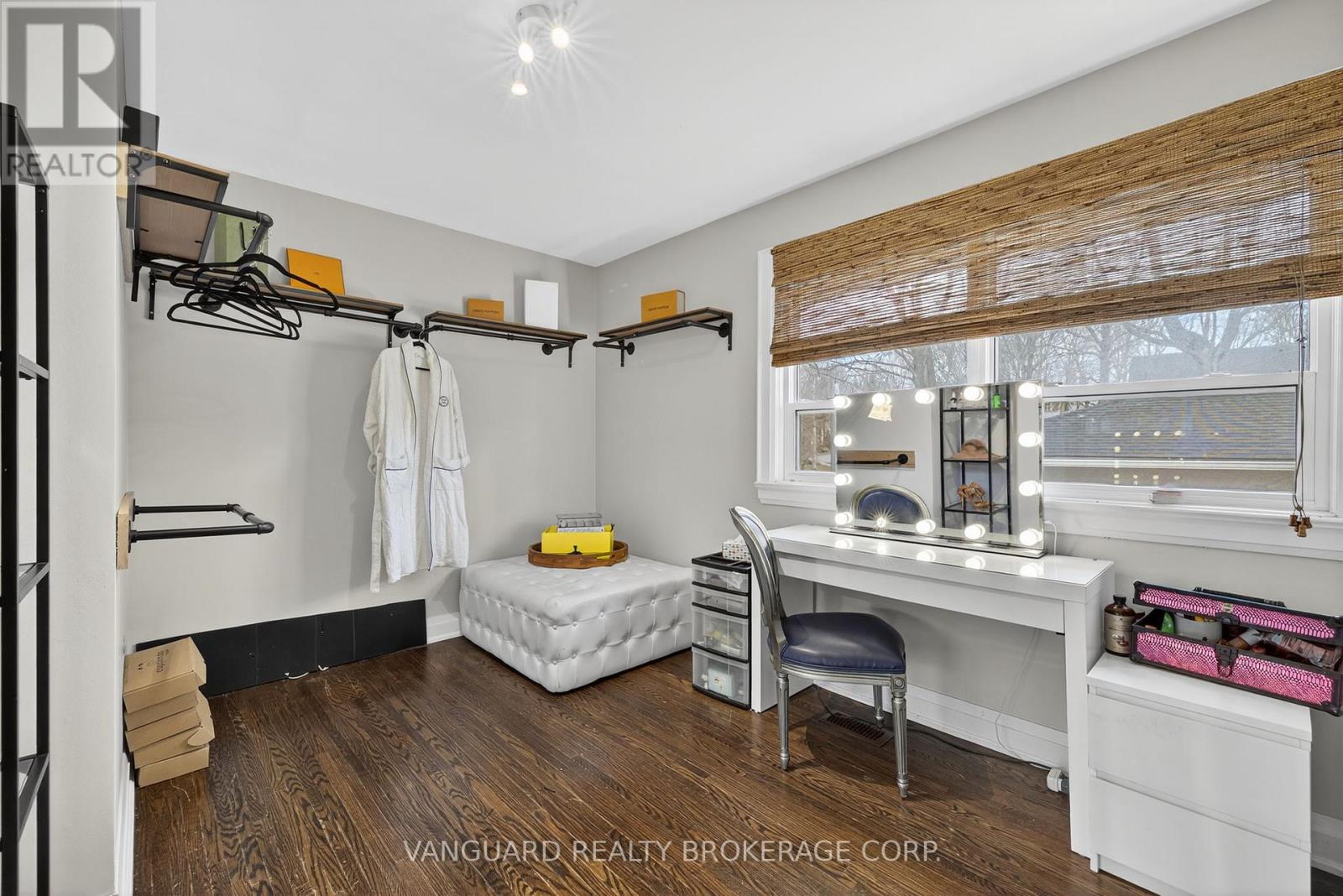 142 BEECHWOOD CRESCENT