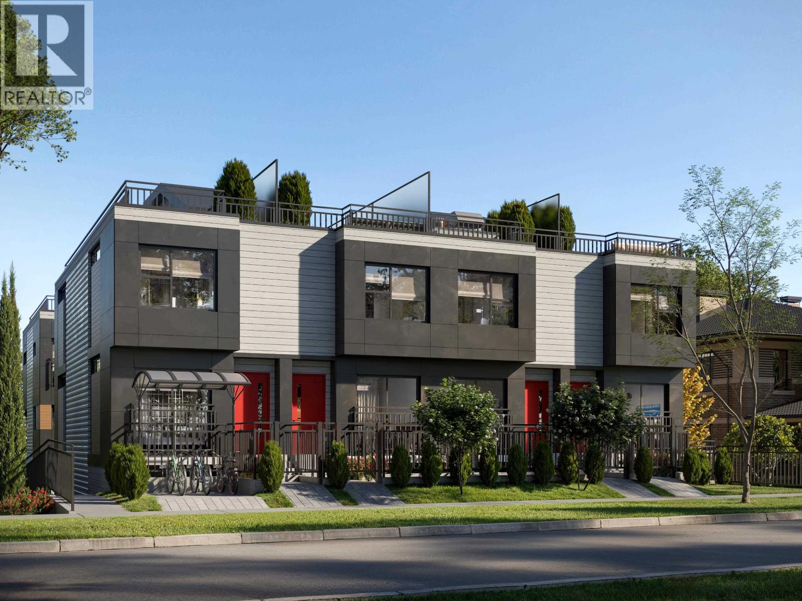 108 586 THOMPSON AVENUE