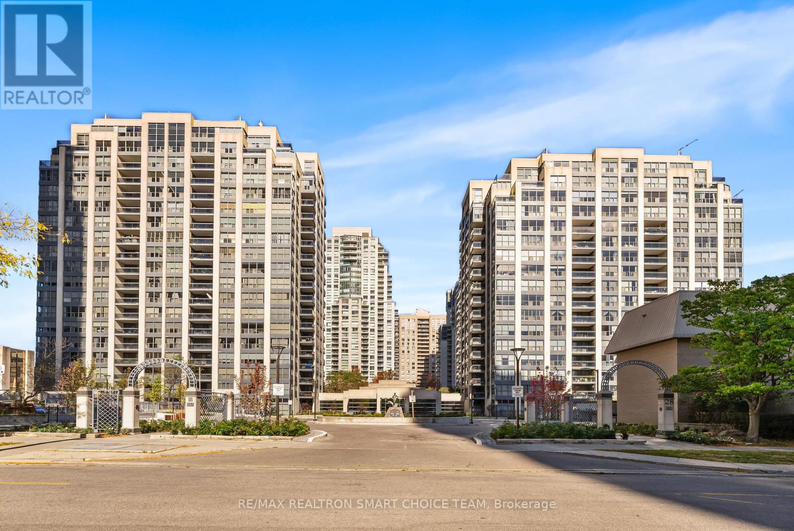 1211 - 28 HOLLYWOOD AVENUE