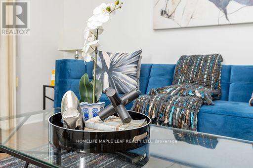 407 - 323 RICHMOND STREET E