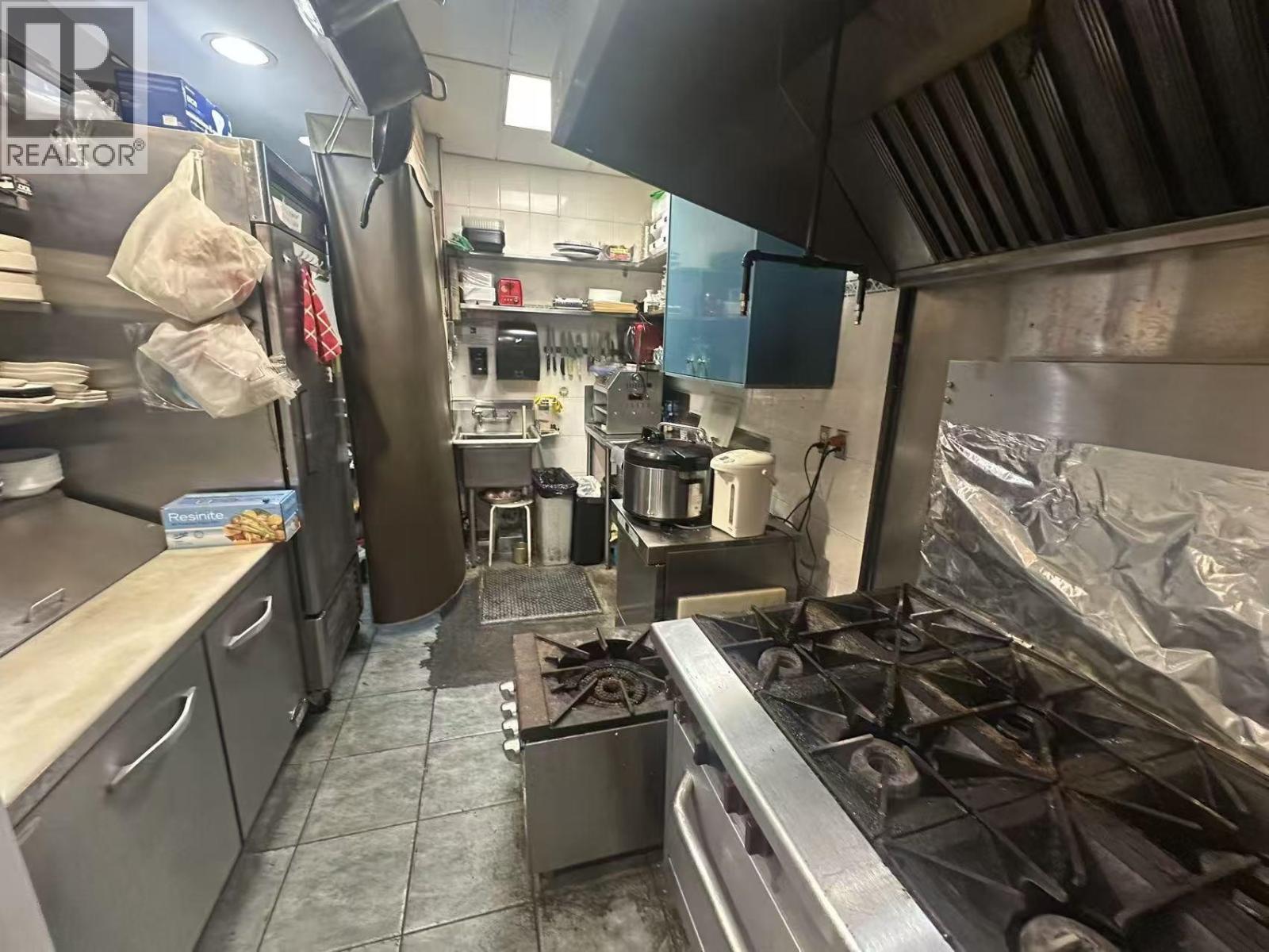 1100 8580 ALEXANDRA ROAD