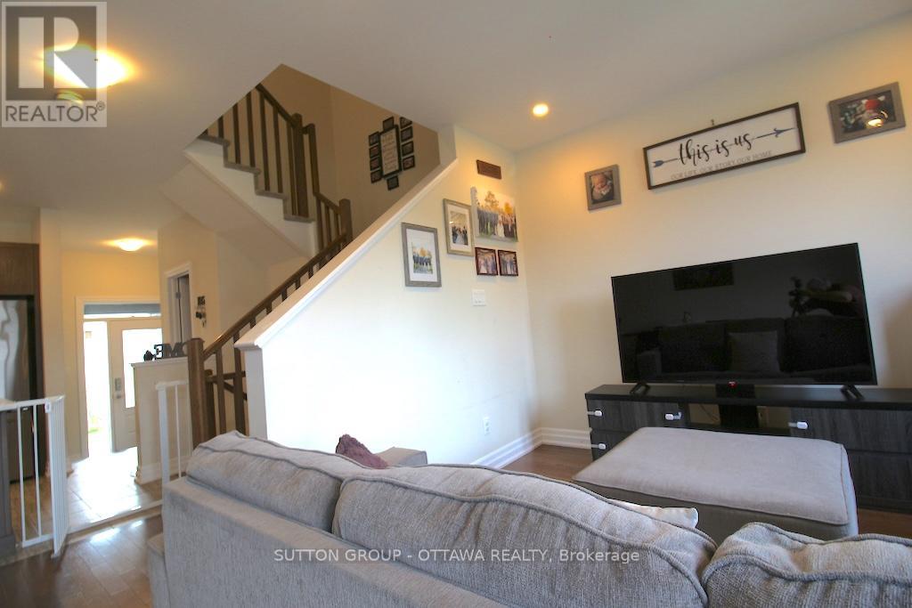 303 RUE DE L ETANG STREET