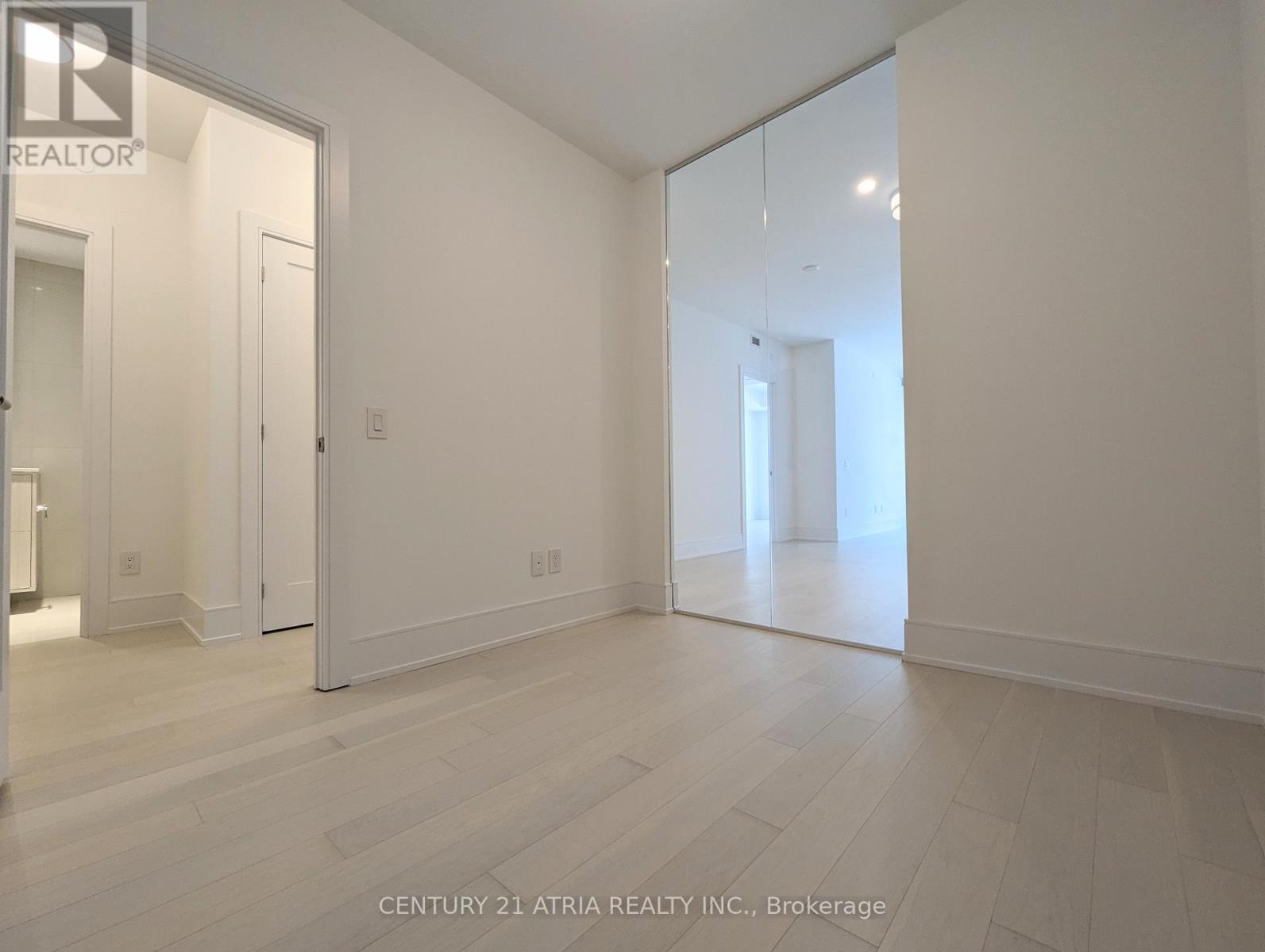 523 - 155 MERCHANTS' WHARF