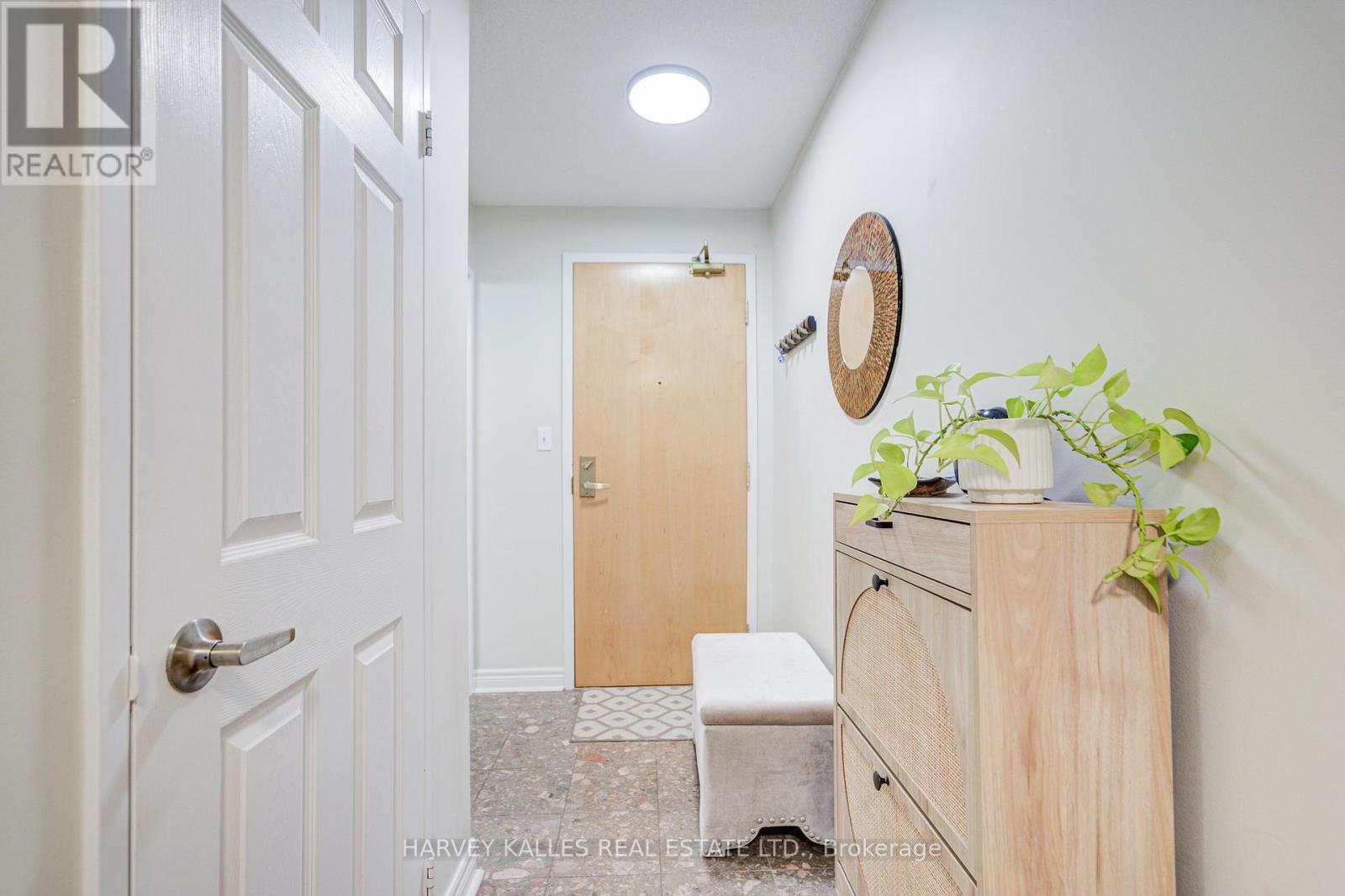 902 - 43 EGLINTON AVENUE