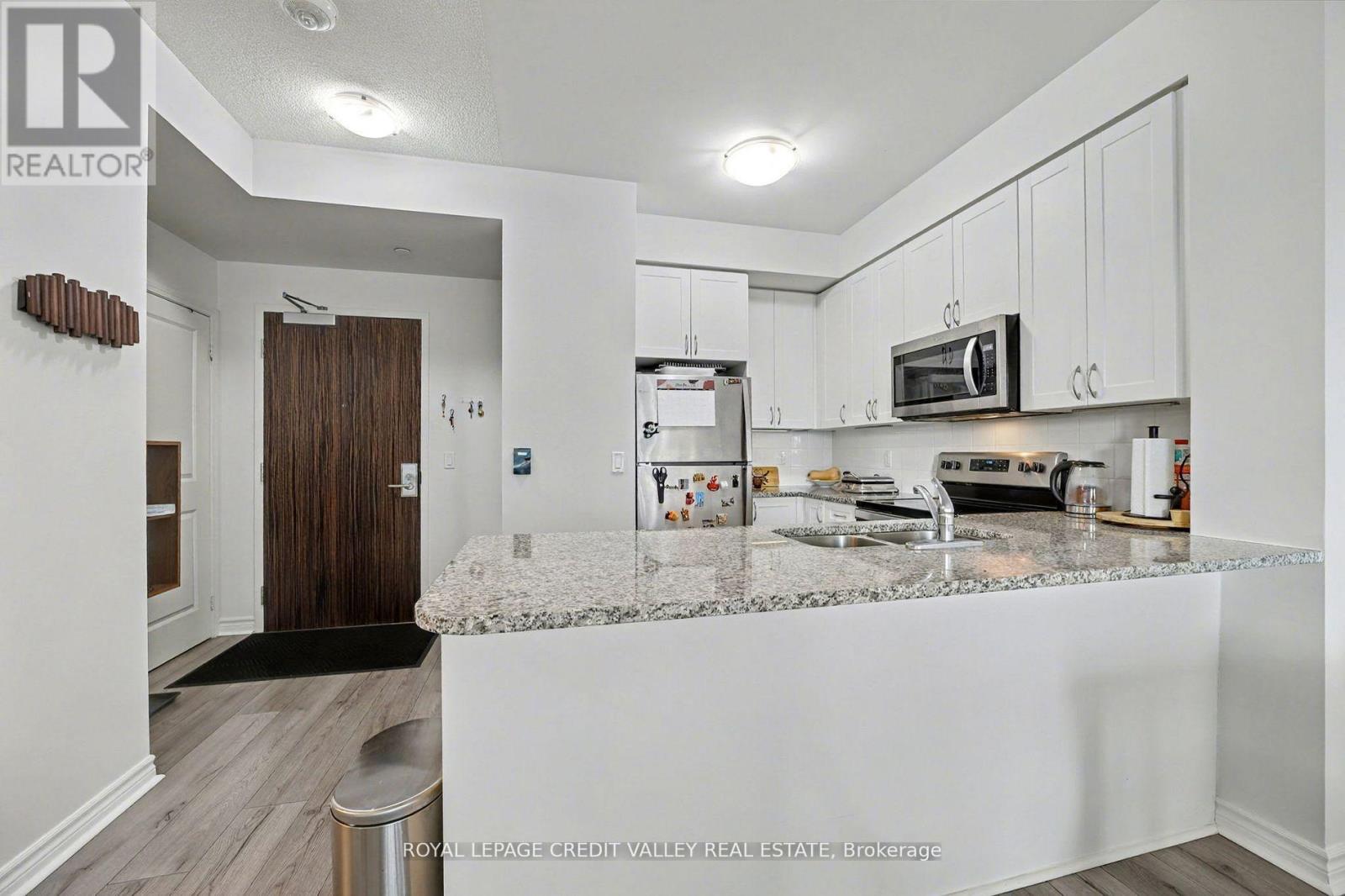 709 - 349 RATHBURN ROAD W