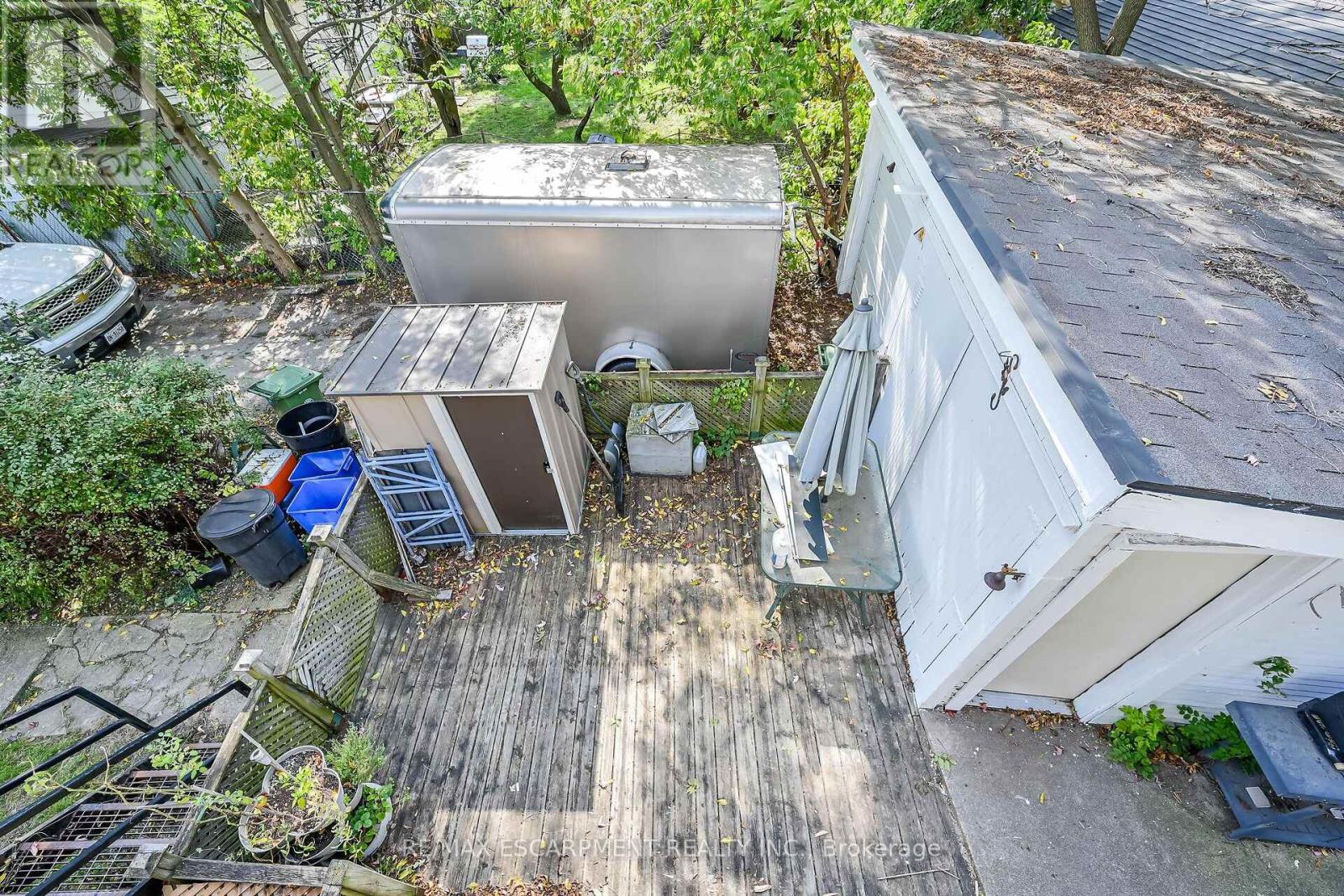 942 UPPER GAGE AVENUE