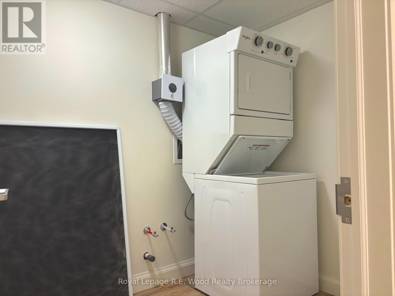 311 - 8 CENTRE STREET