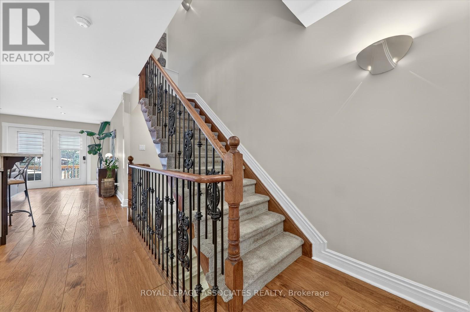 151 - 1995 ROYAL ROAD