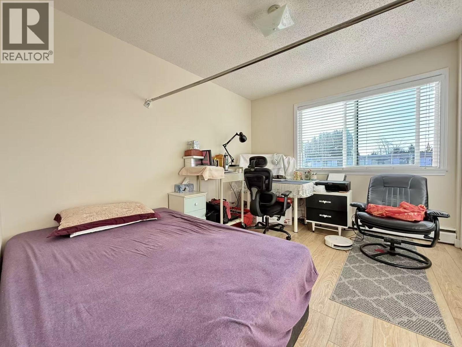 302 7260 LINDSAY ROAD