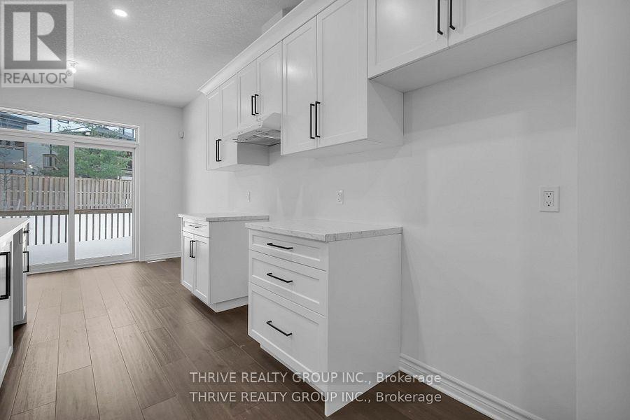 35 - 1080 UPPERPOINT AVENUE