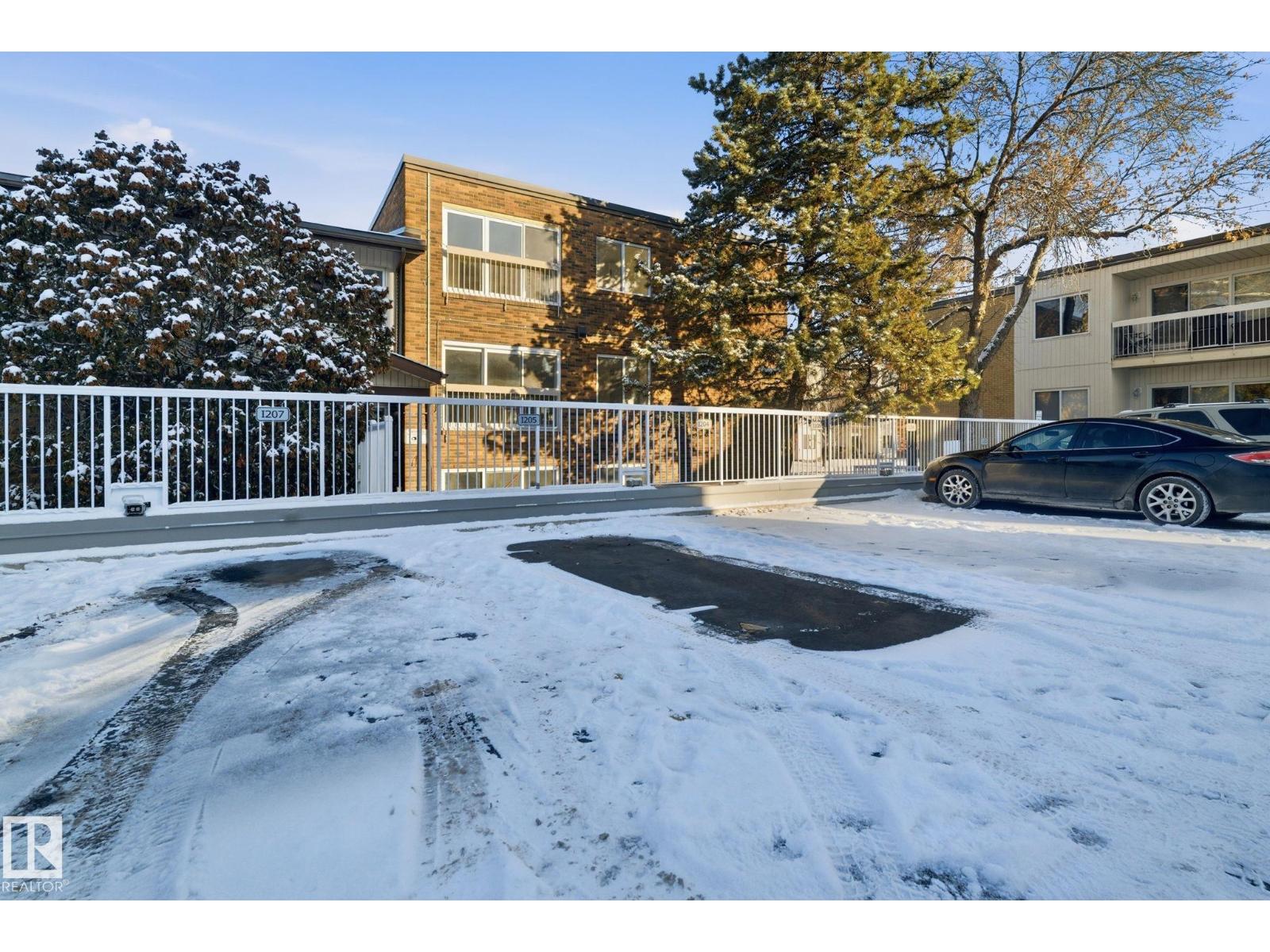 #205 11440 40 ave NW