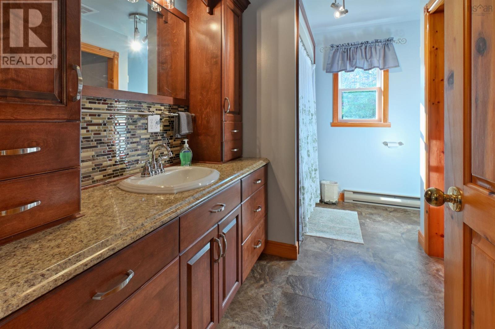 110 De Raymond Street